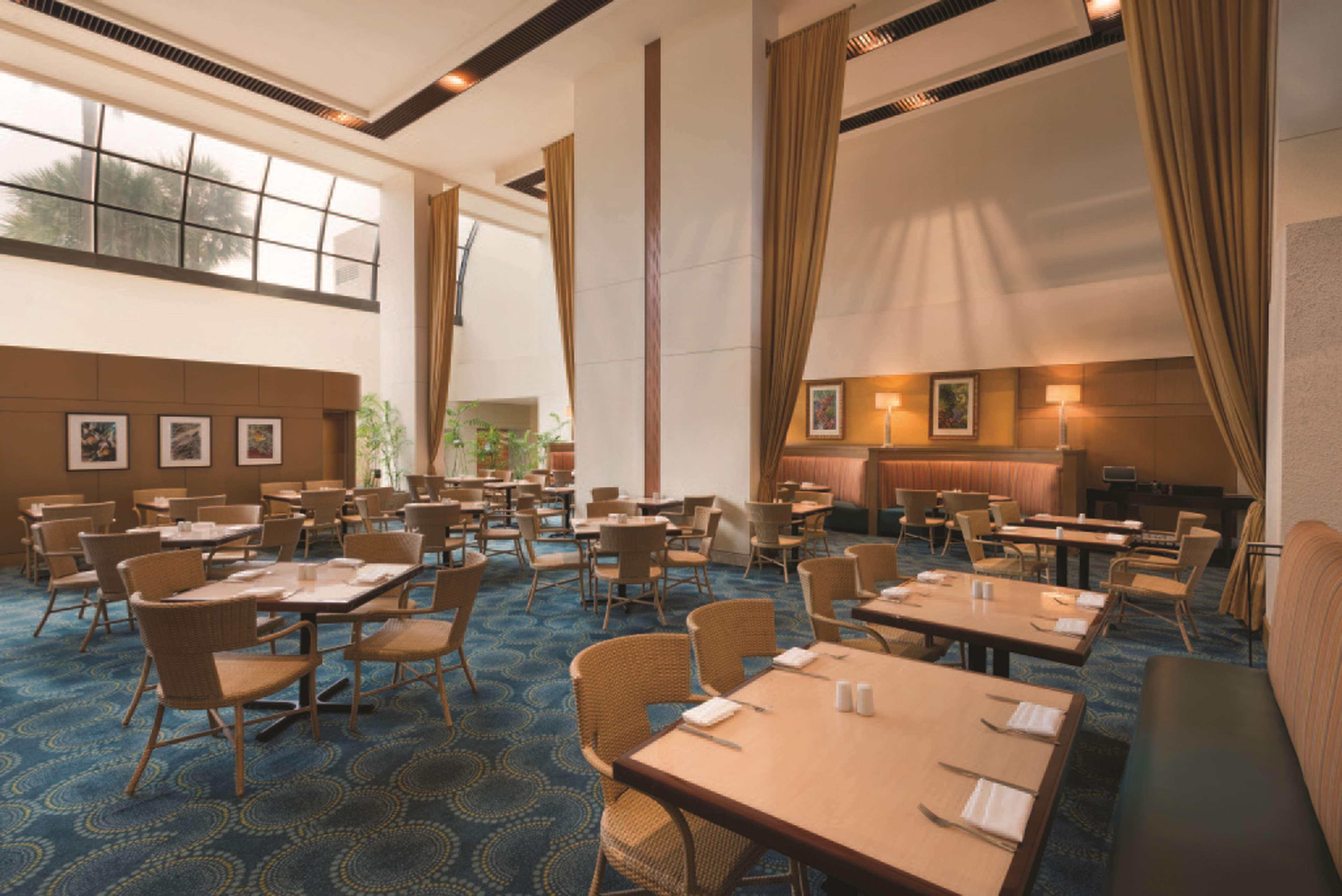 Hilton Miami Airport Blue Lagoon Экстерьер фото