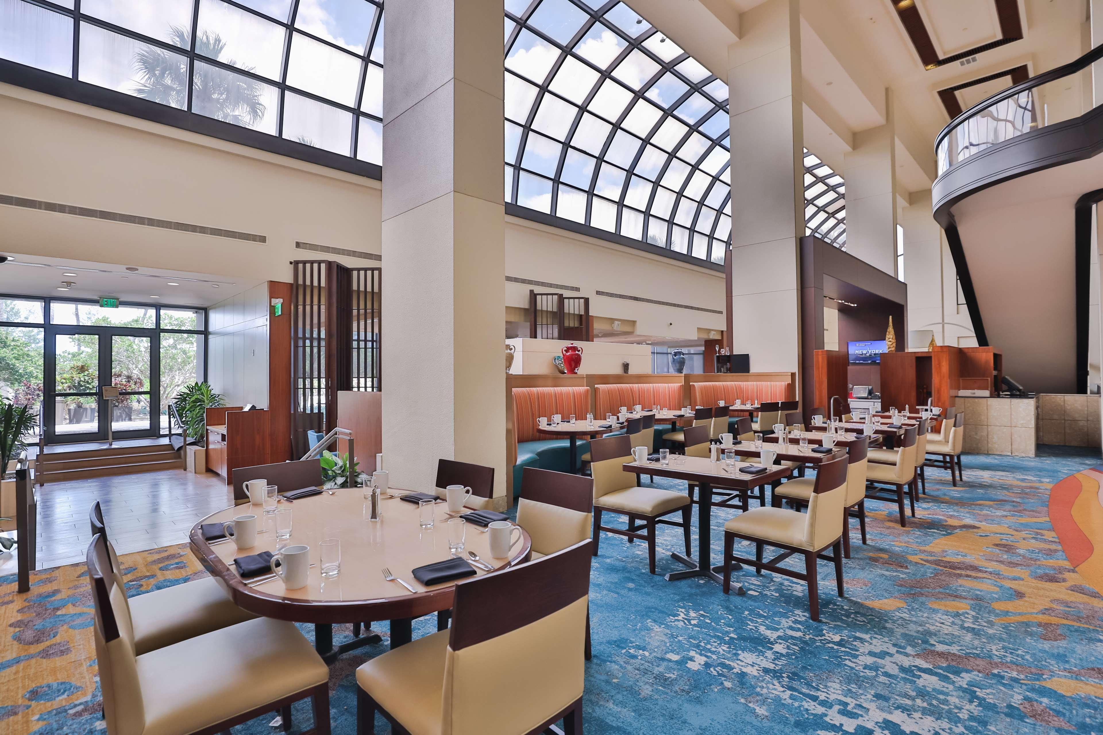 Hilton Miami Airport Blue Lagoon Экстерьер фото