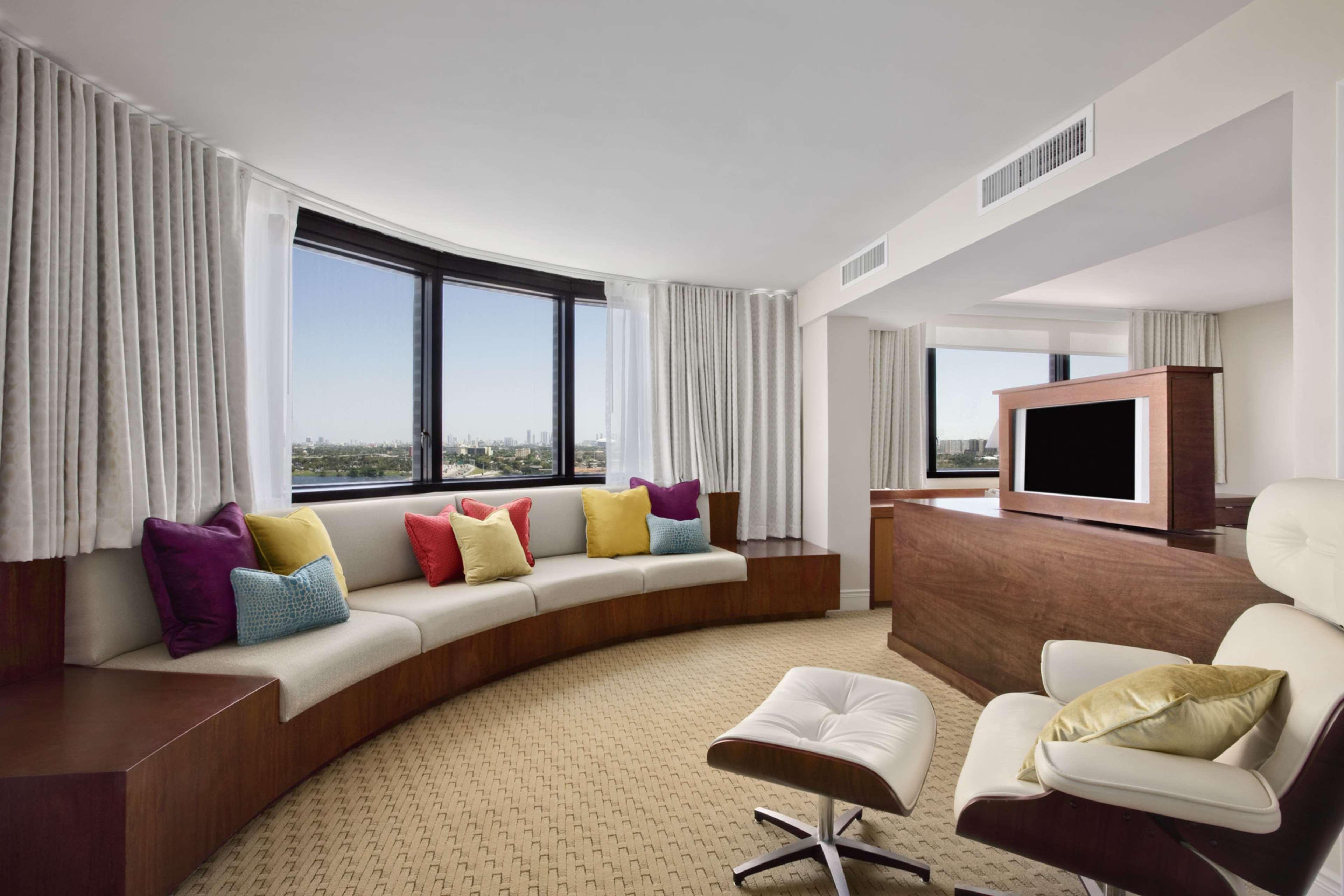 Hilton Miami Airport Blue Lagoon Экстерьер фото