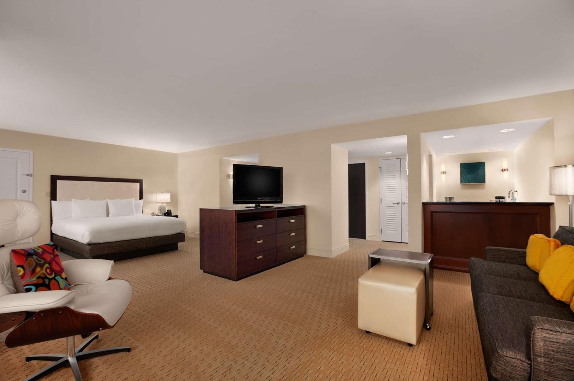 Hilton Miami Airport Blue Lagoon Экстерьер фото