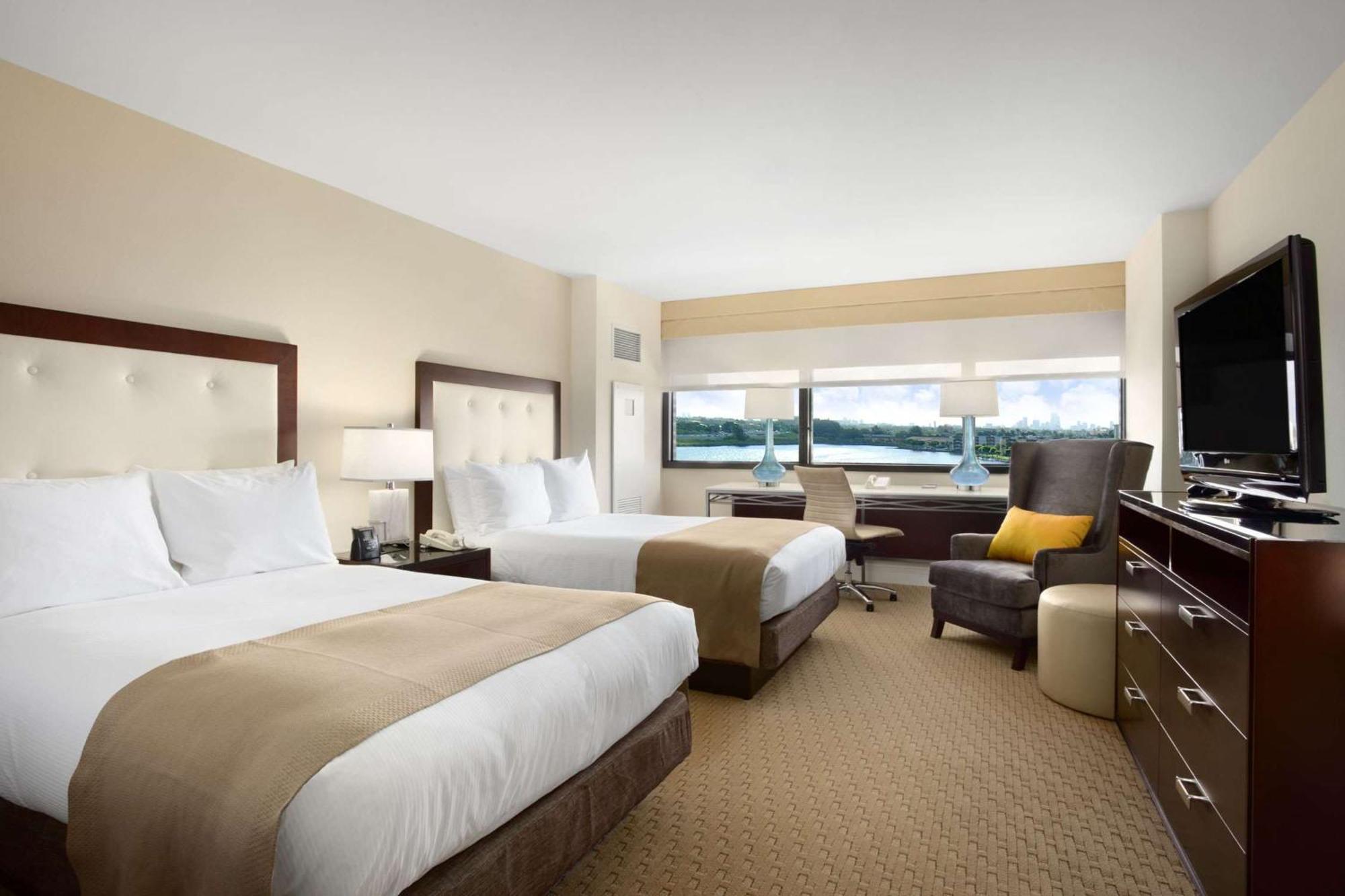 Hilton Miami Airport Blue Lagoon Экстерьер фото