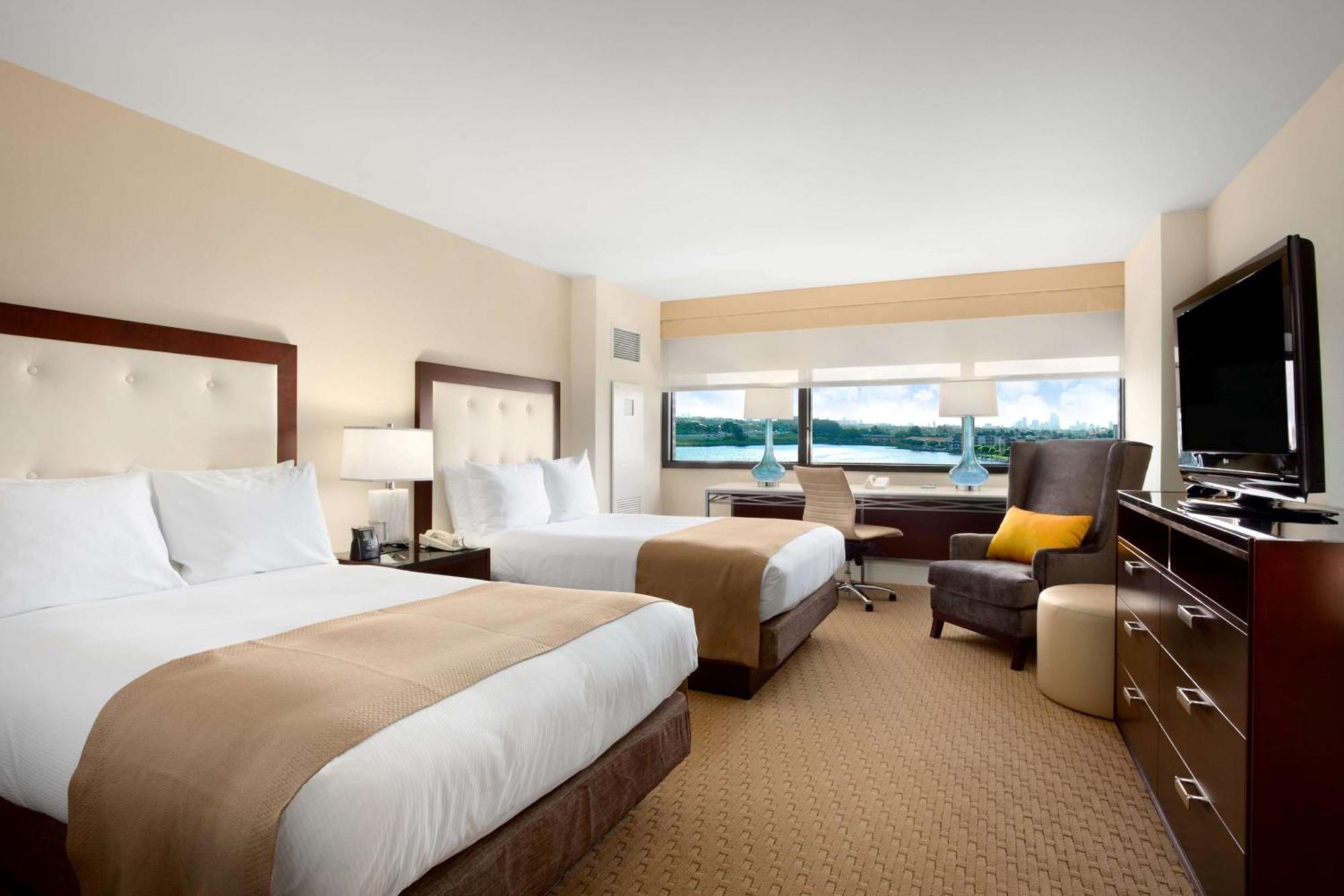 Hilton Miami Airport Blue Lagoon Экстерьер фото