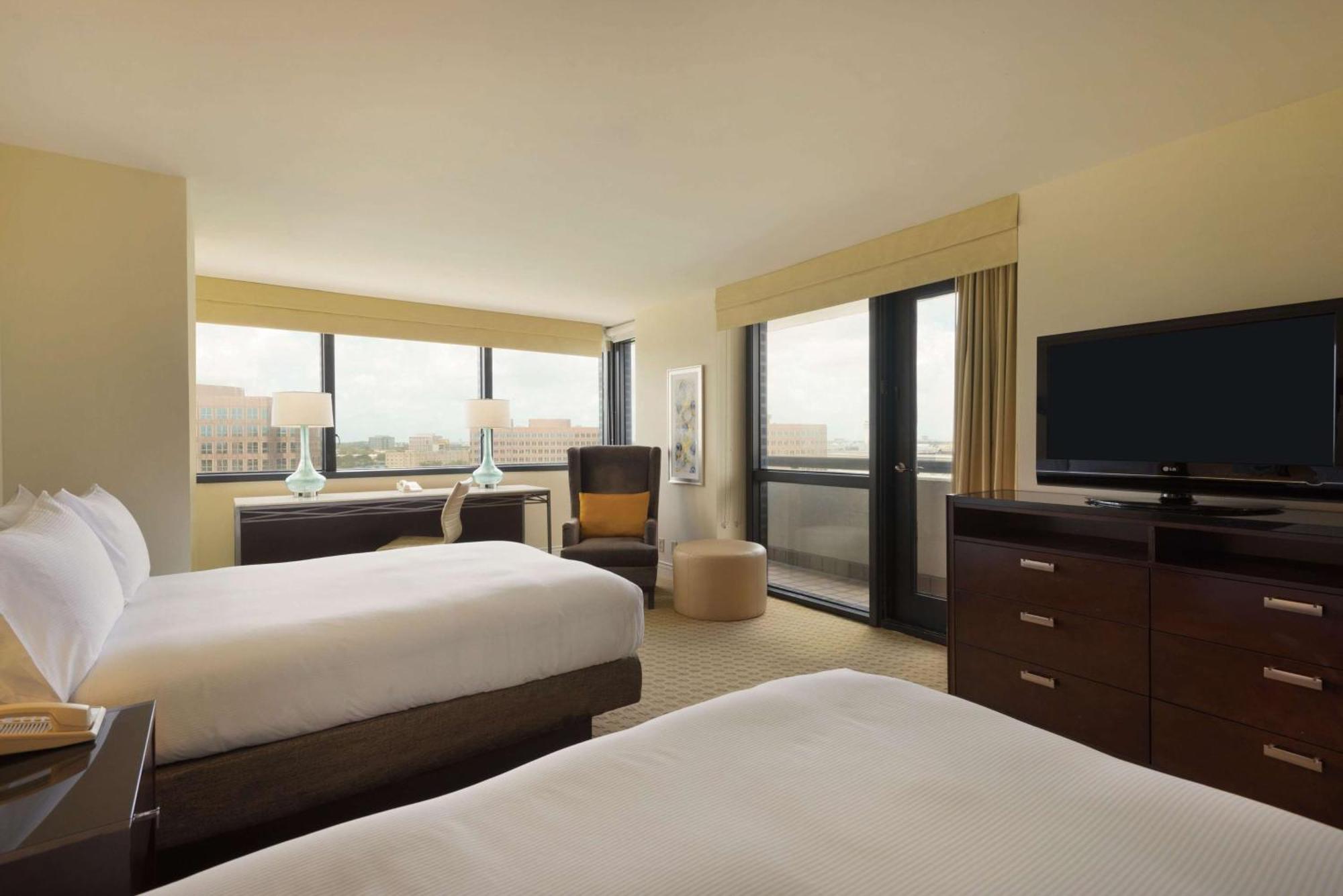 Hilton Miami Airport Blue Lagoon Экстерьер фото