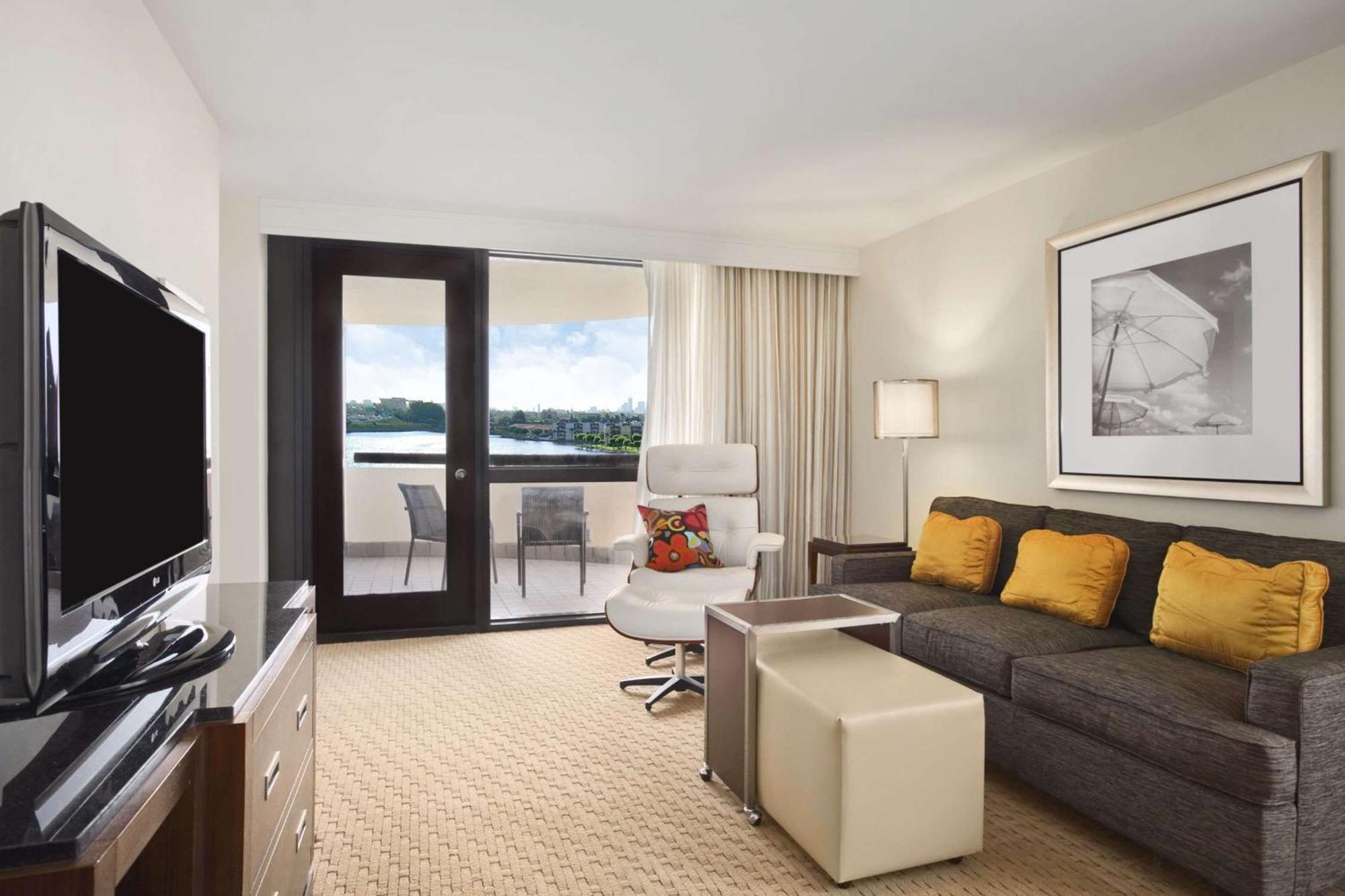 Hilton Miami Airport Blue Lagoon Экстерьер фото