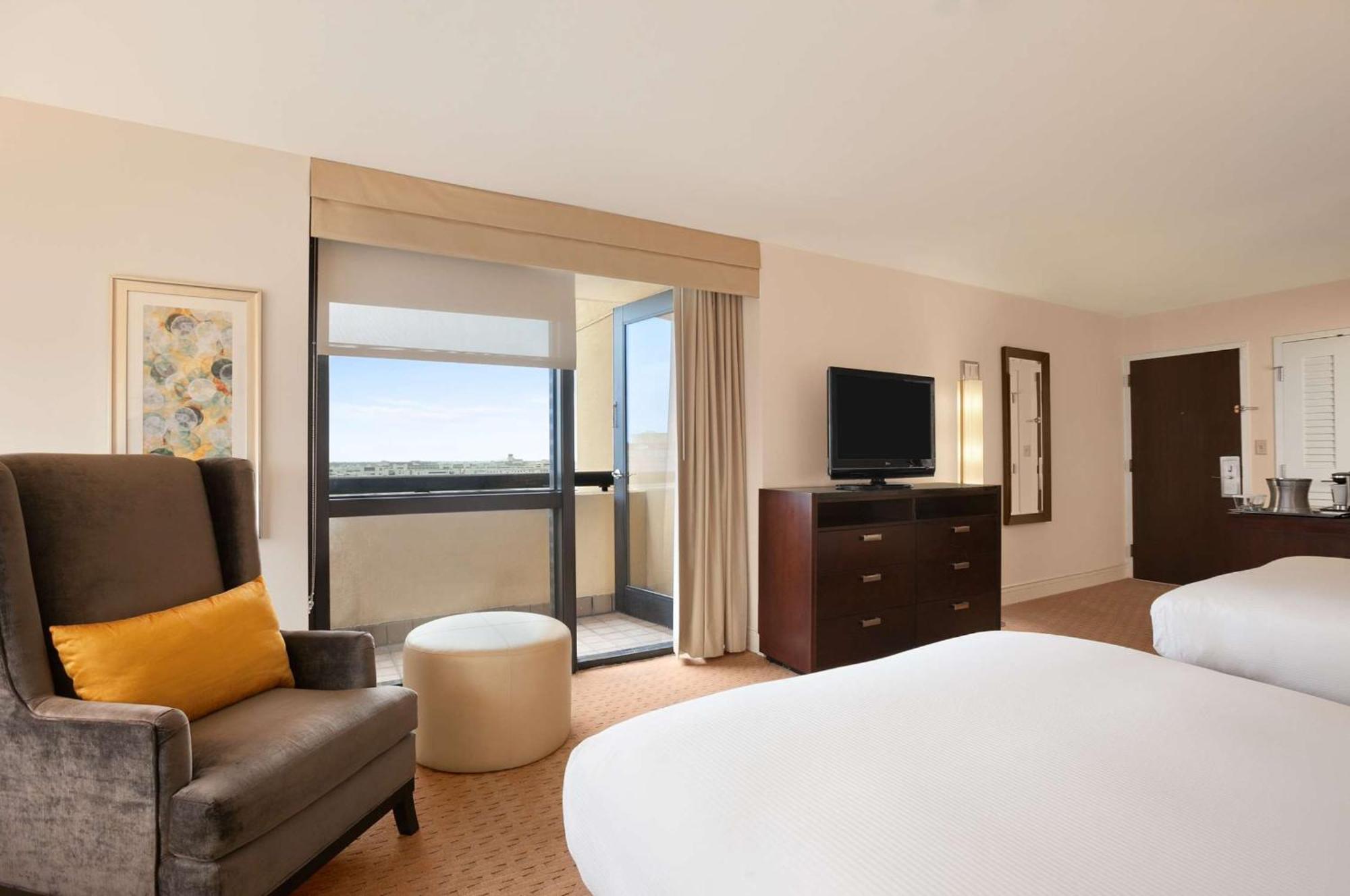 Hilton Miami Airport Blue Lagoon Экстерьер фото