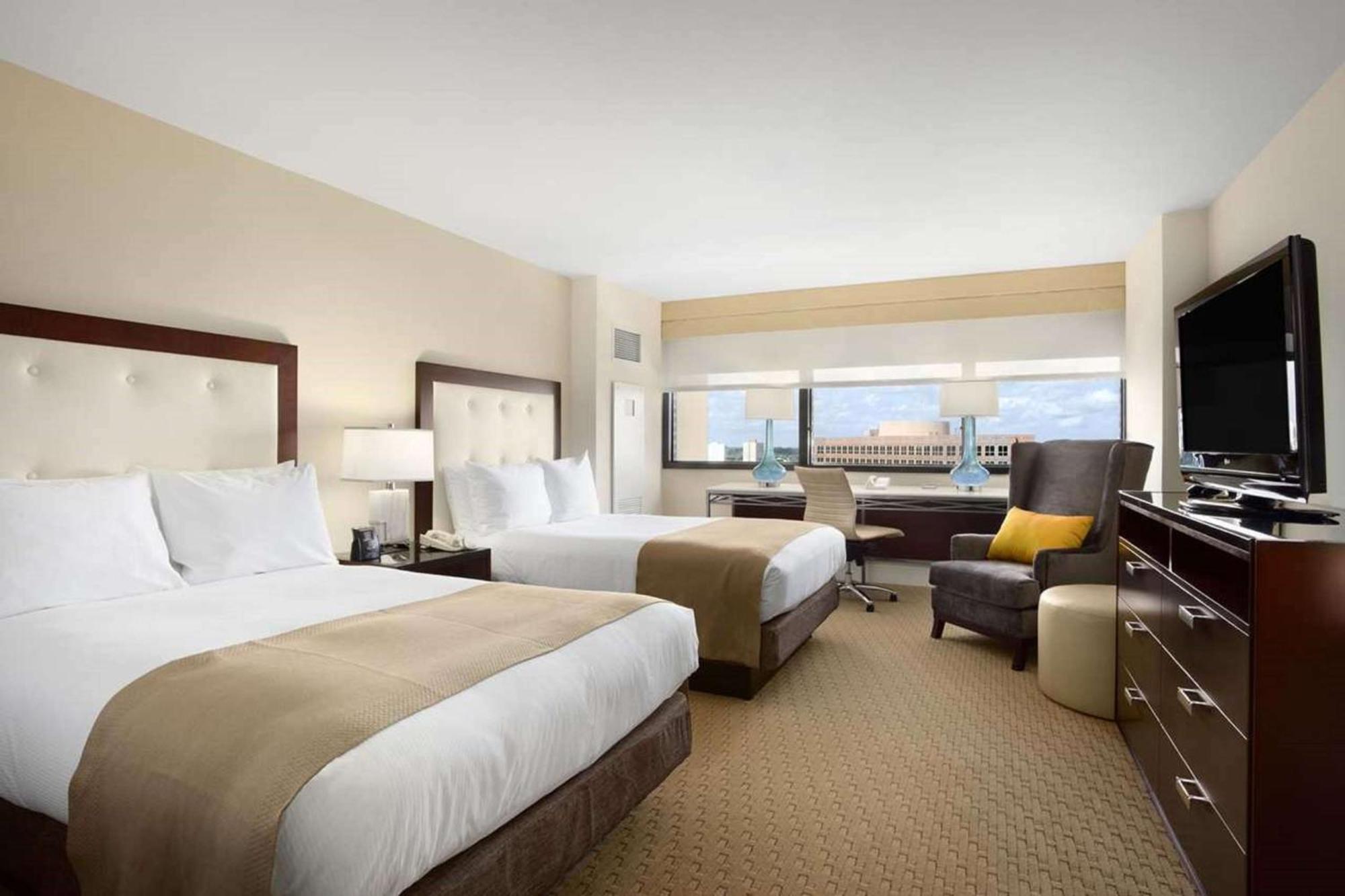 Hilton Miami Airport Blue Lagoon Экстерьер фото