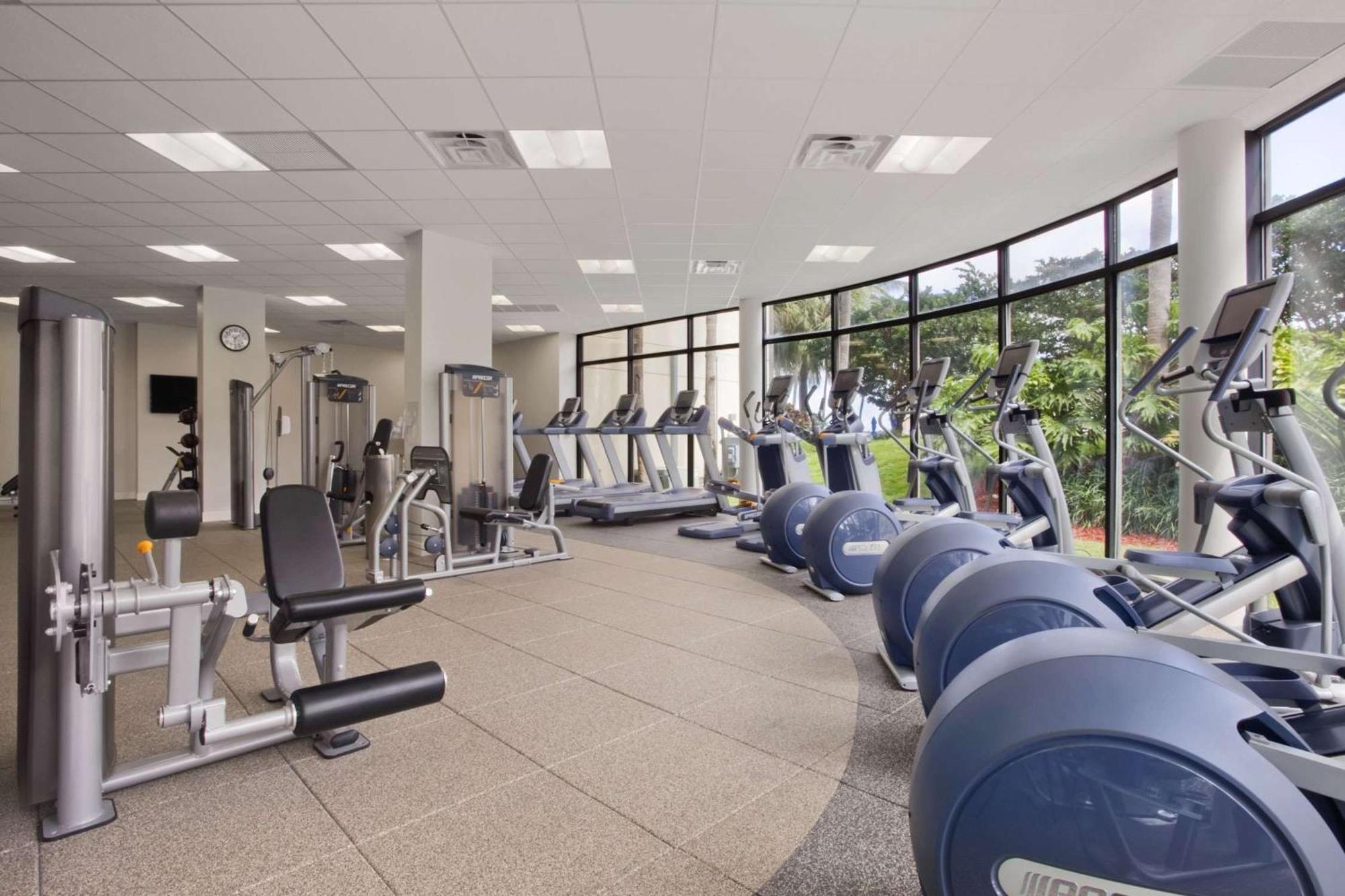 Hilton Miami Airport Blue Lagoon Экстерьер фото